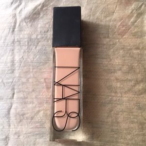 NARS Natural Radiant Longware Foundation-Yukon
